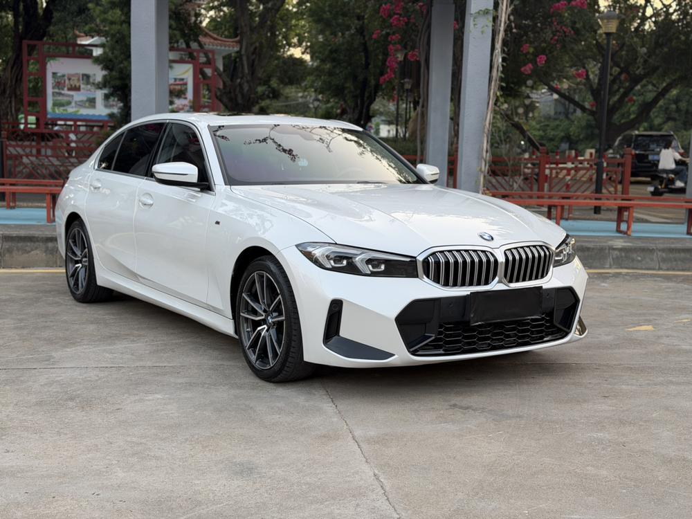 BMW 3 Series 2023 صورة سيارة #3