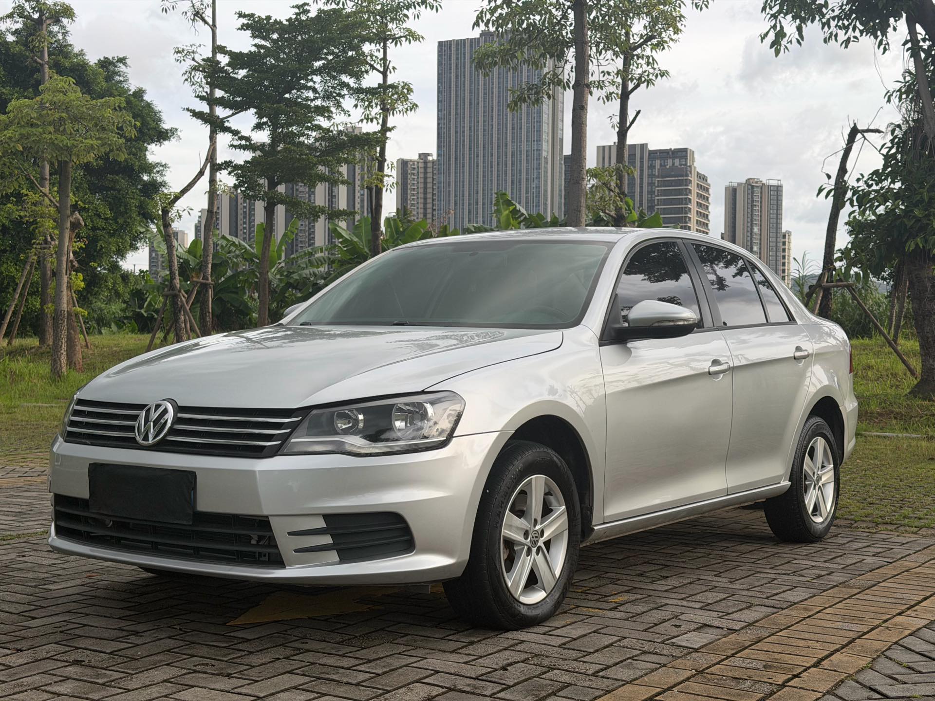 Volkswagen Bora 2015 car image 