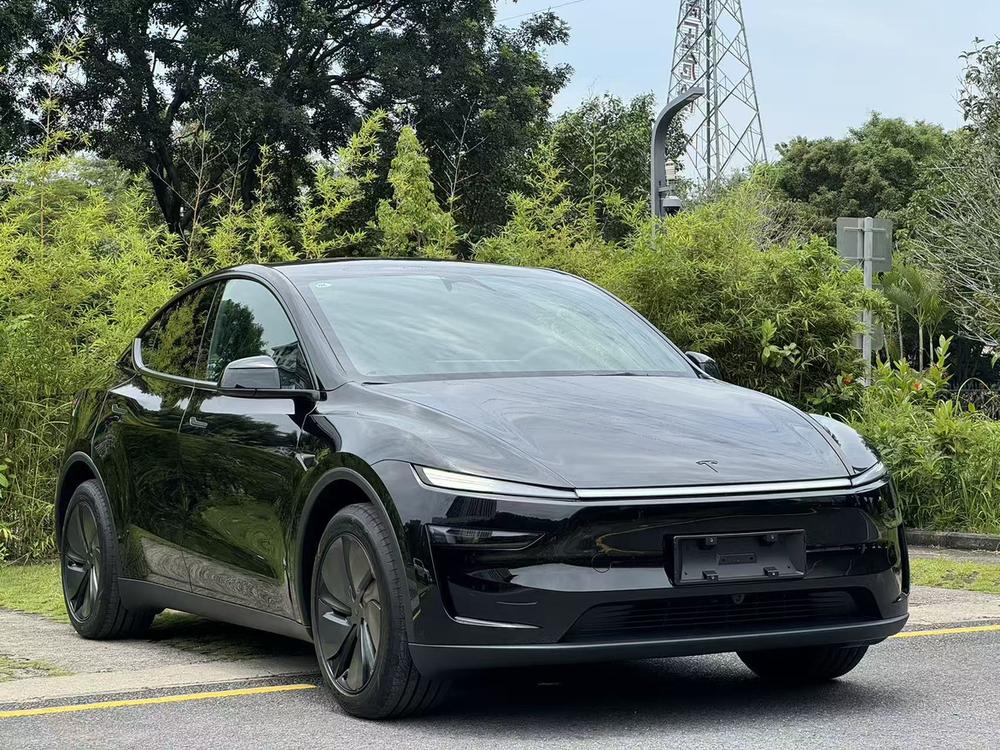 Tesla Model Y 2026 #3 Tesla Model Y 2026 car image #3