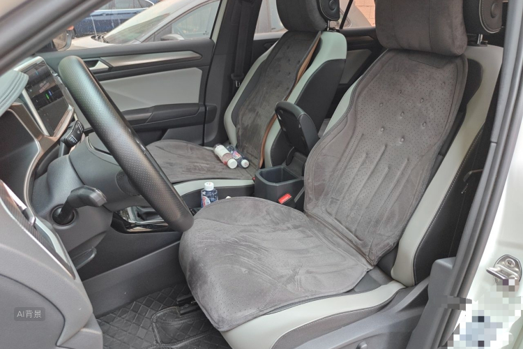 Volkswagen T-Roc 2024 car image #17