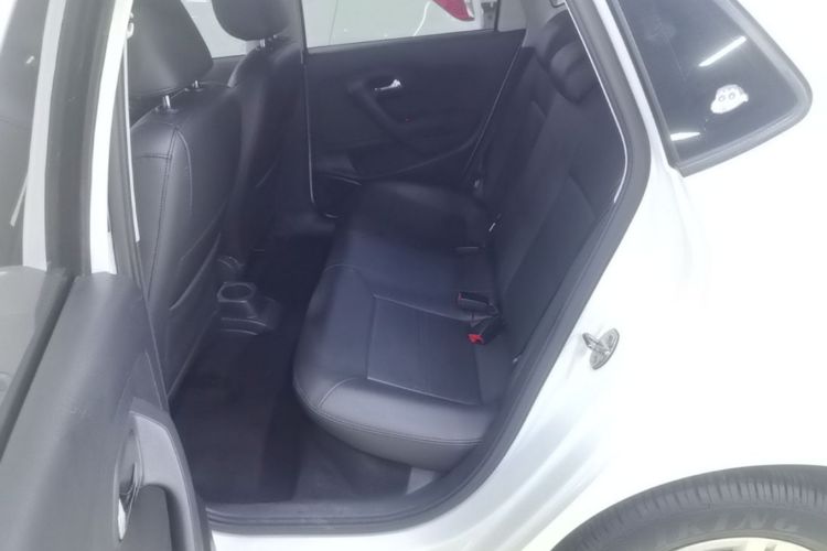 Volkswagen Polo 2018 car image #17