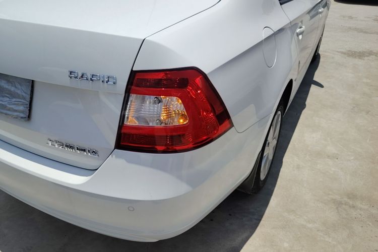 Skoda Rapid 2016 image de voiture #8