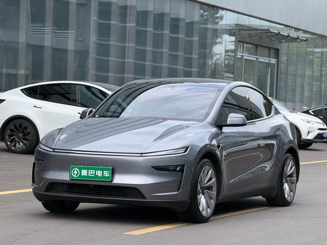 Tesla Model Y 2025 #11 Tesla Model Y 2025 car image #11