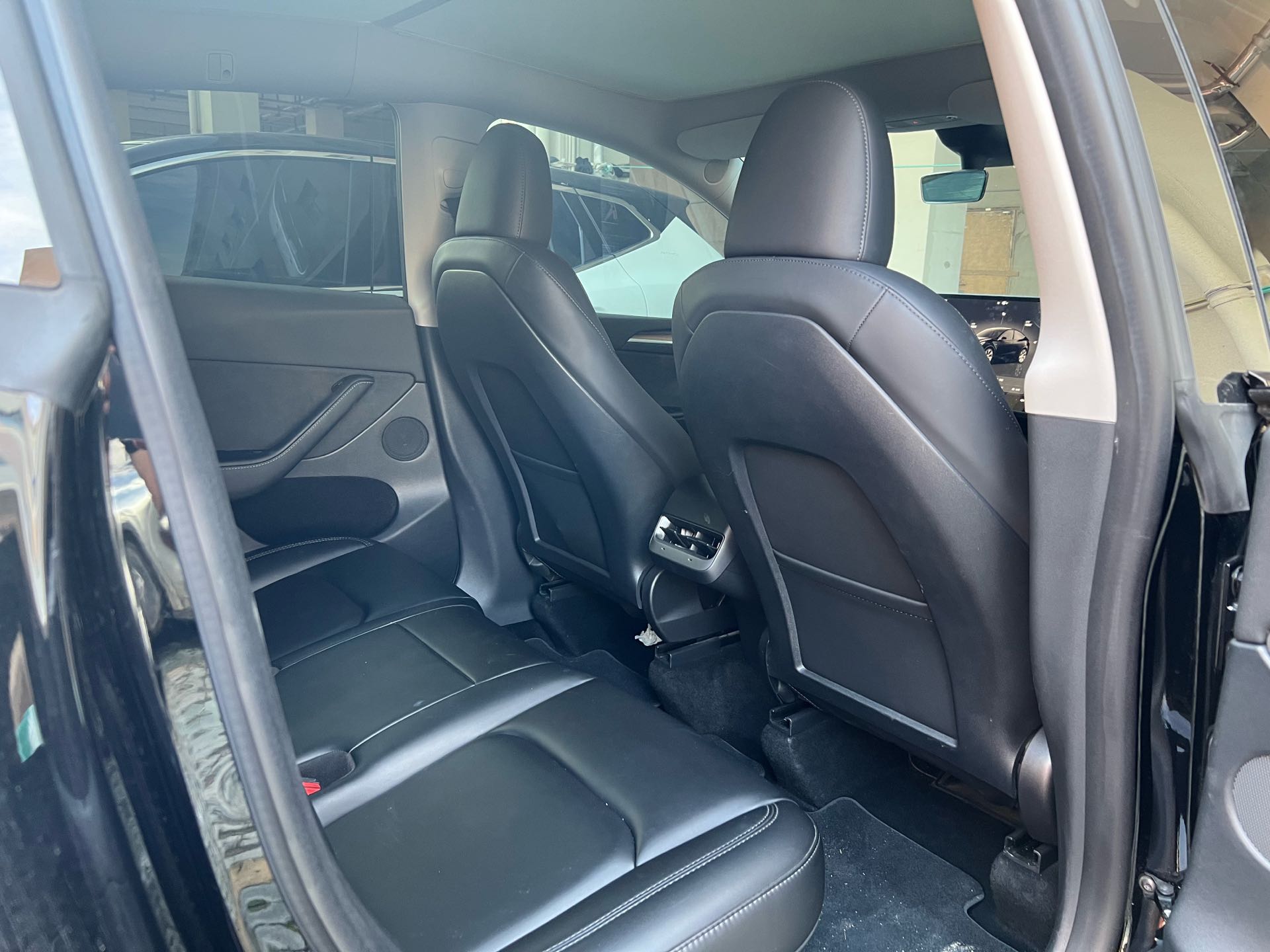 Tesla Model Y 2023 immagine di auto #10