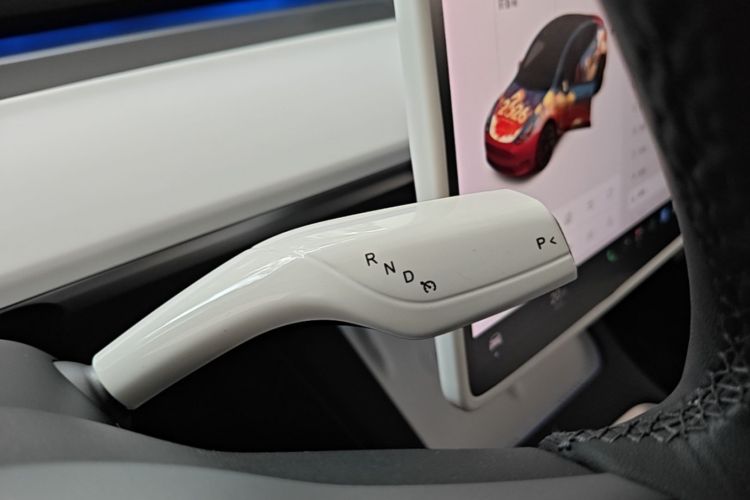 Tesla Model Y 2021 car image #18