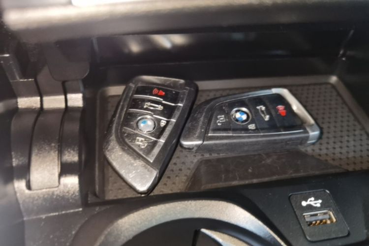 BMW 3 Series 2023 car image #9