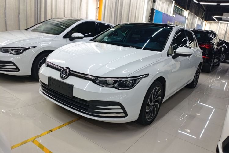 Volkswagen Golf 2022 car image #2