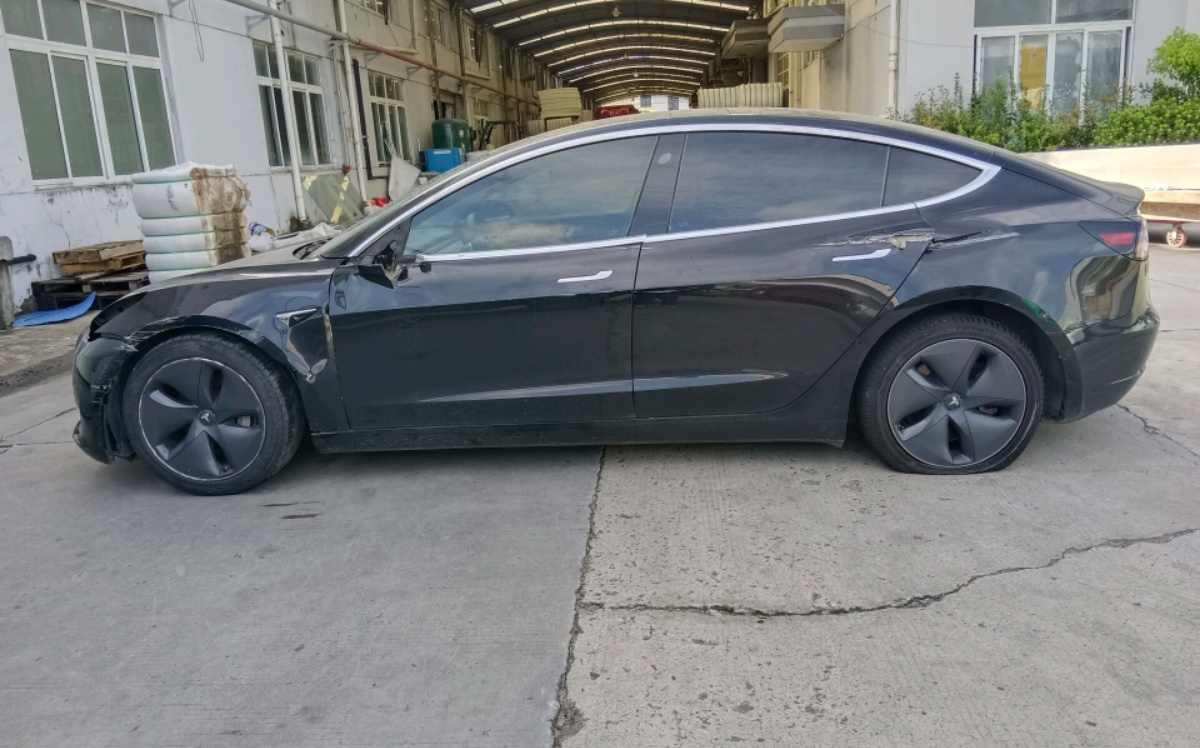 Tesla Model 3 2020 car image #3