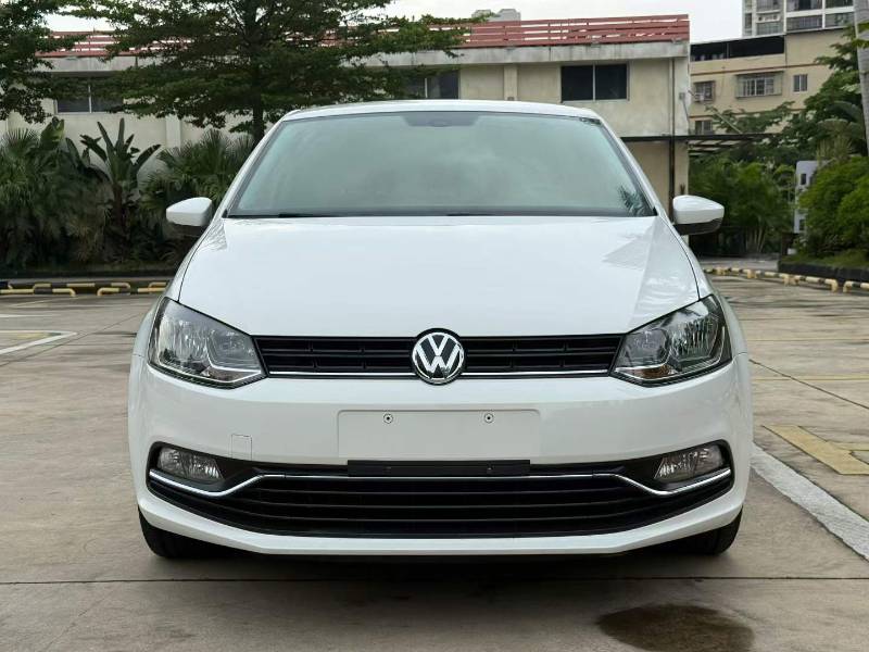 Volkswagen Polo 2015 car image #2