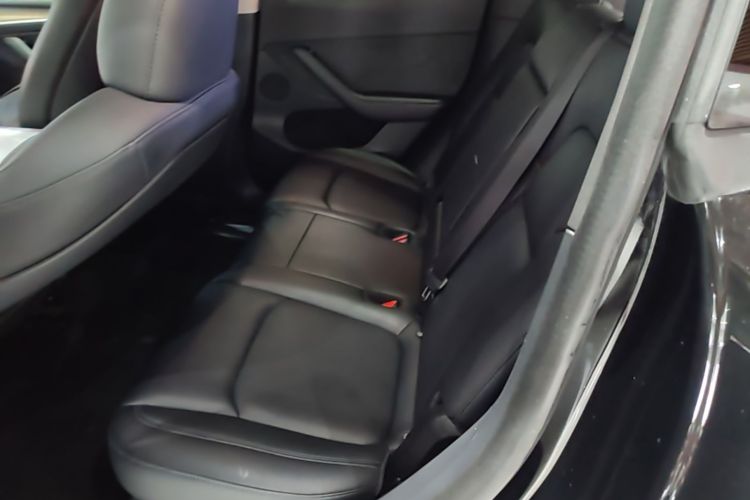 Tesla Model Y 2022 car image #17