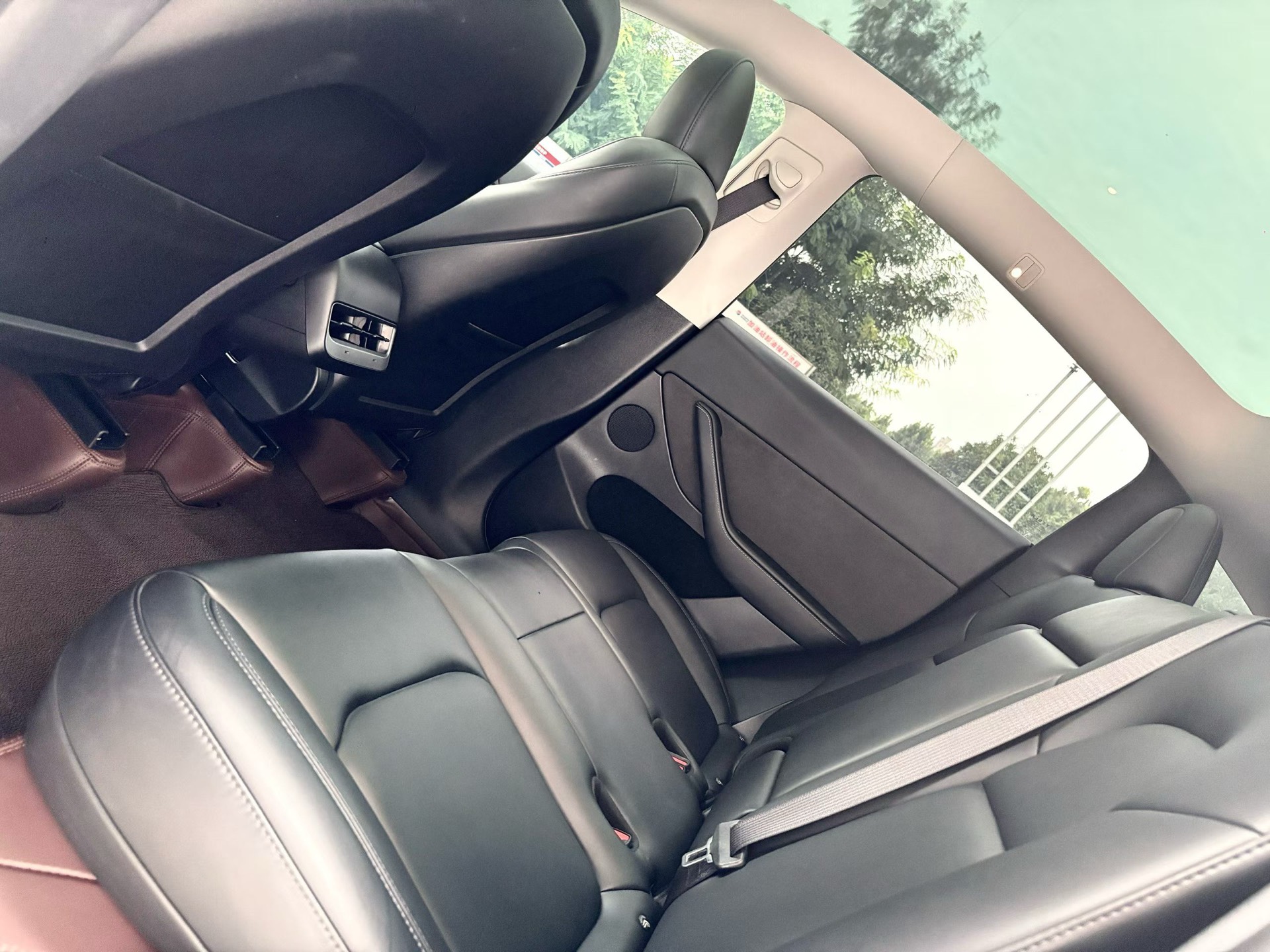 Tesla Model Y 2024 #5 Tesla Model Y 2024 car image #5
