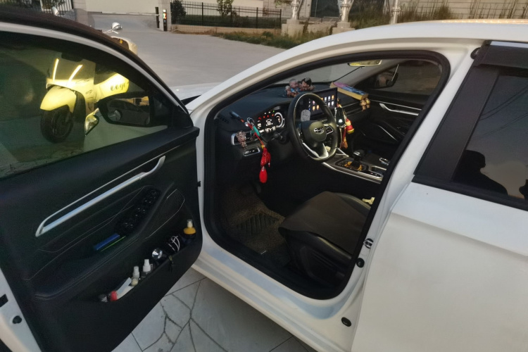 GEELY Emgrand 2023 car image #13