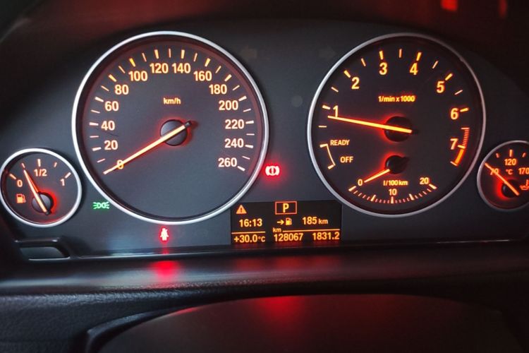 BMW 3 Series 2017 car image #12