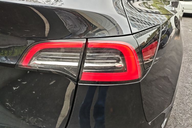 Tesla Model Y 2024 #8 Tesla Model Y 2024 car image #8
