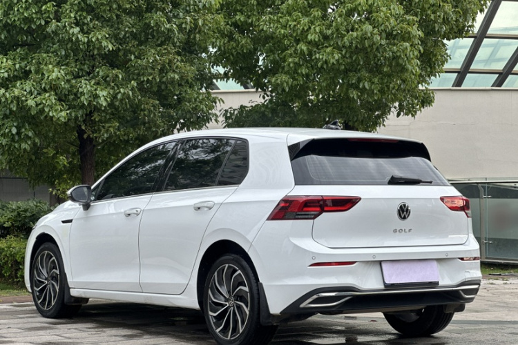 Volkswagen Golf 2025 car image #7