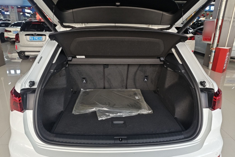 Audi Q3 2023 car image #21