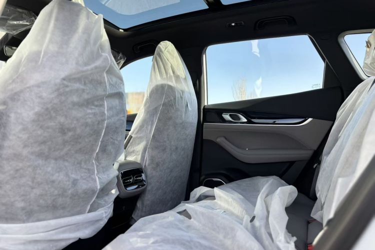 GEELY Boyue L 2026 صورة سيارة #11