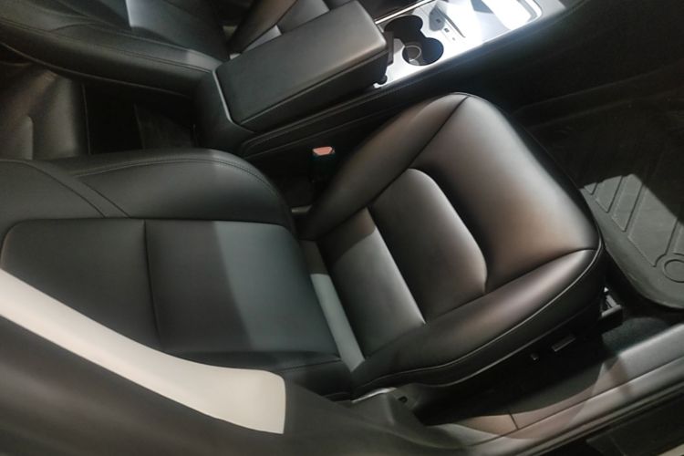 Tesla Model 3 2023 car image #24