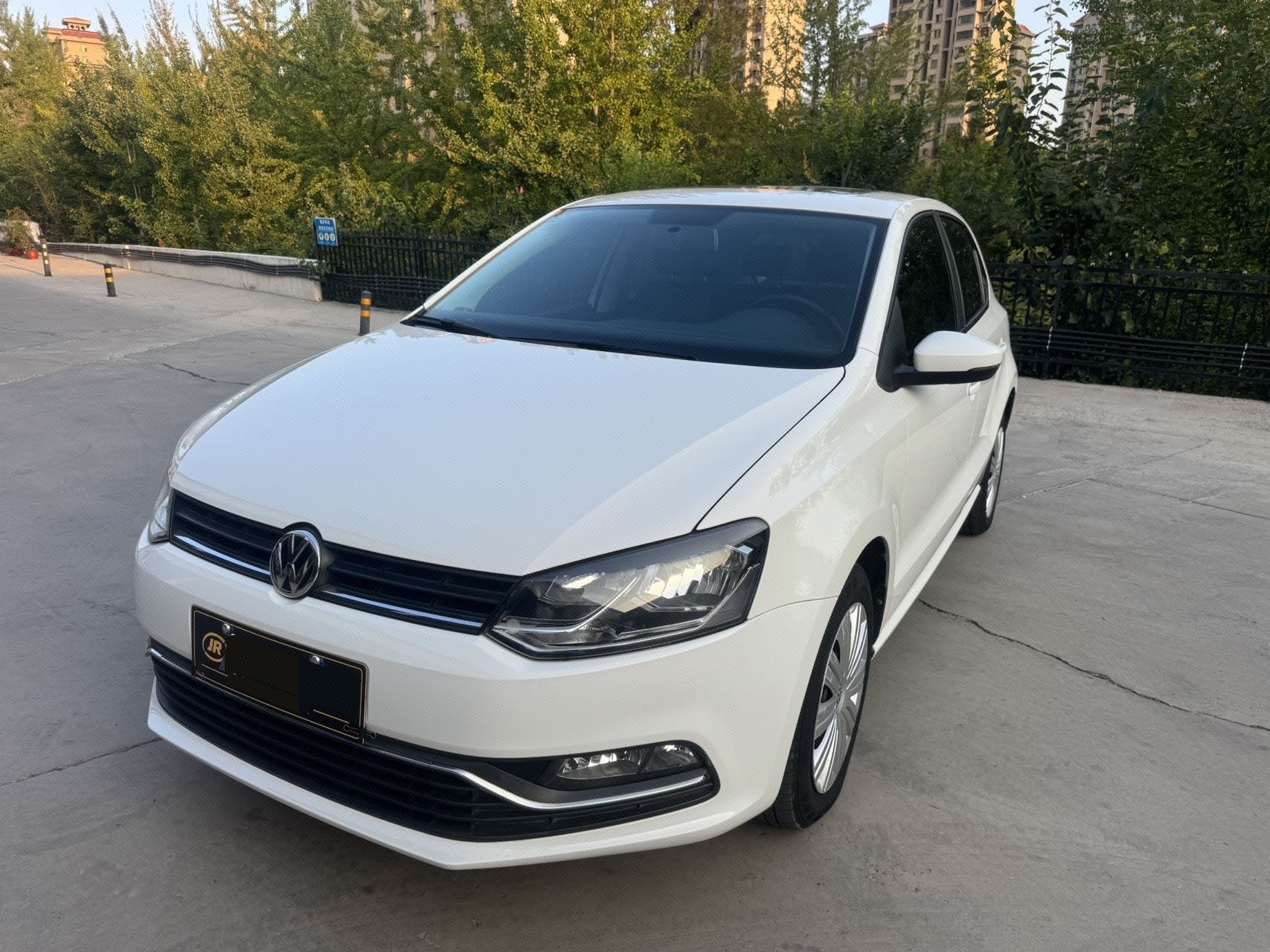 Volkswagen Polo 2016 car image 