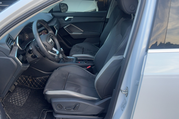Audi Q3 2023 #9 Audi Q3 2023 car image #9