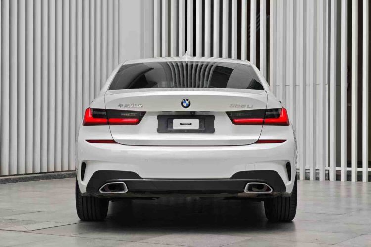 BMW 3 Series 2020 car image #9