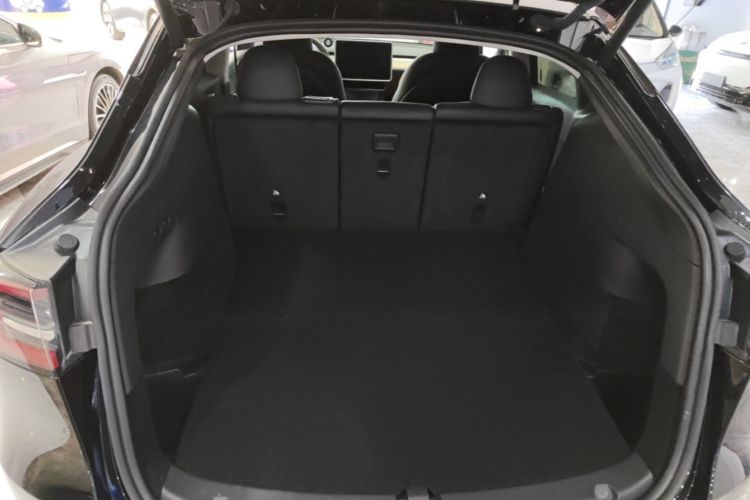 Tesla Model Y 2023 #19 Tesla Model Y 2023 car image #19
