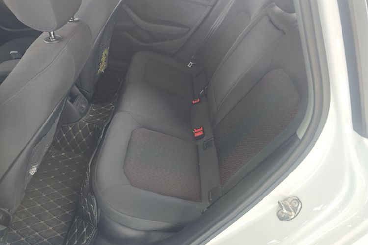 Audi A3 2018 car image #17