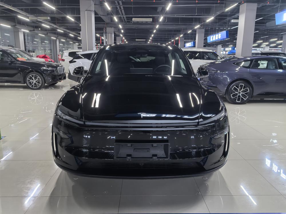 Tesla Model Y 2026 #2 Tesla Model Y 2026 car image #2