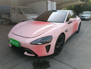 MI SU7 2025 immagine di auto 