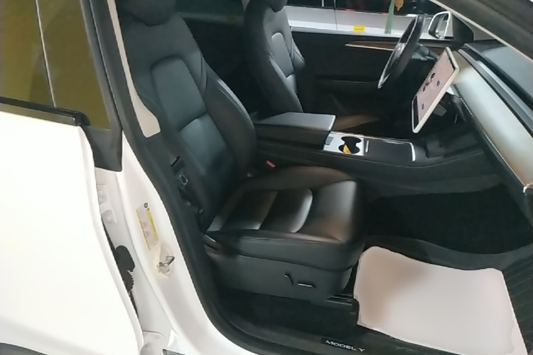 Tesla Model Y 2023 #24 Tesla Model Y 2023 car image #24