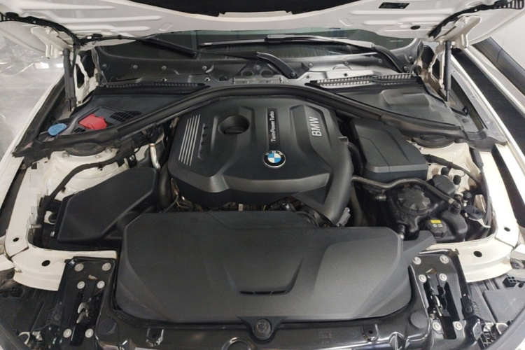 BMW 3 Series 2019 immagine di auto #20