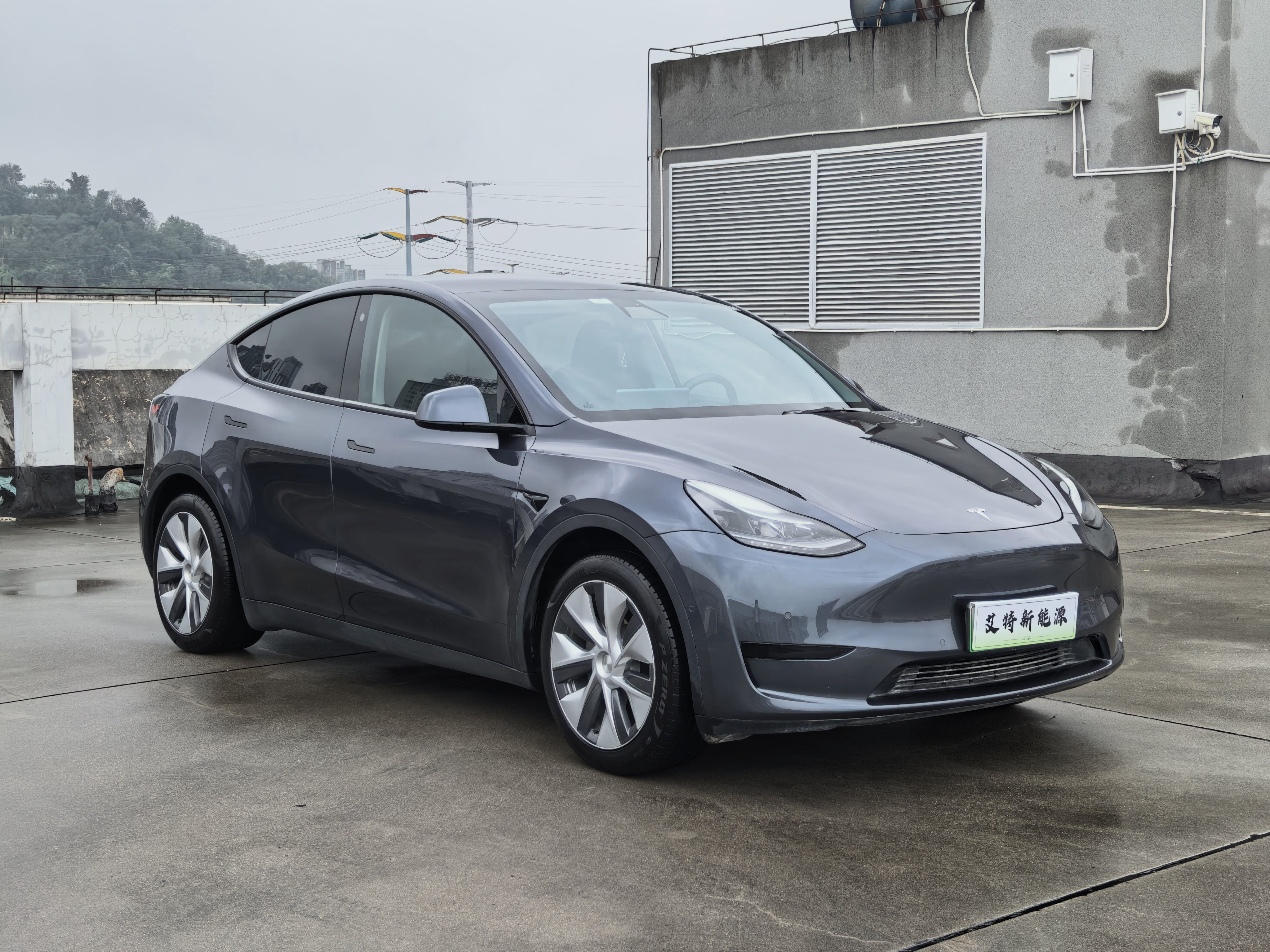 Tesla Model Y 2022 car image #3