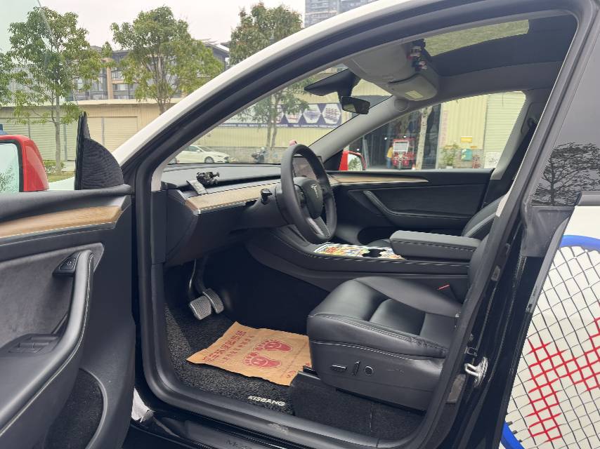 Tesla Model Y 2021 #5 Tesla Model Y 2021 car image #5