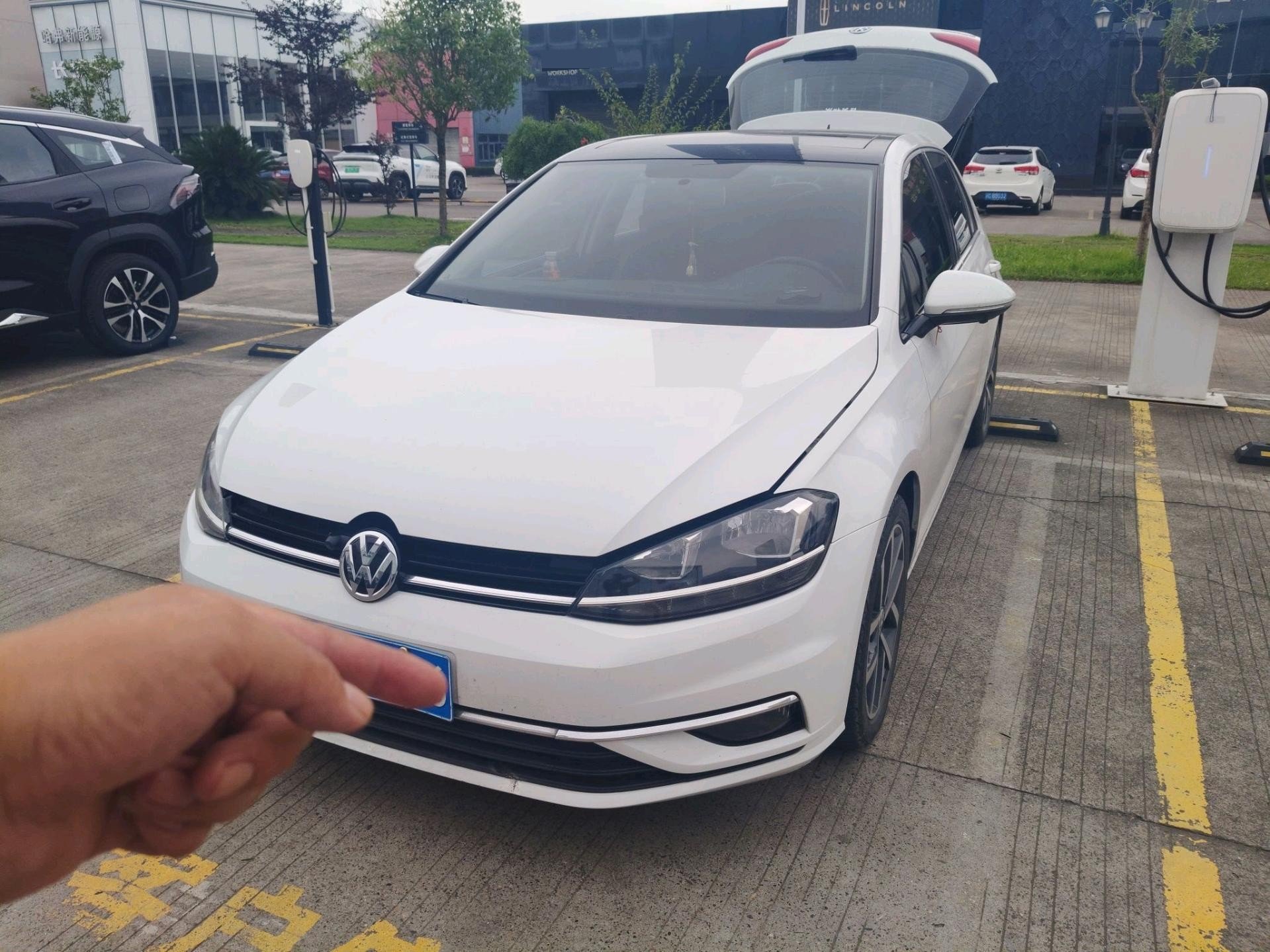 2020 immagine di auto 