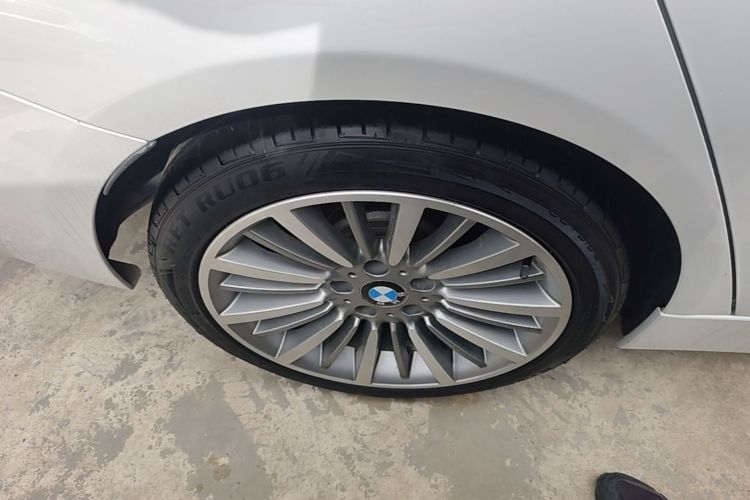 BMW 3 Series 2018 car image #10