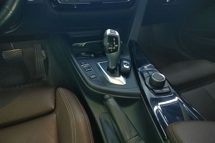 BMW 3 Series 2018 #18 BMW 3 Series 2018 car image #18