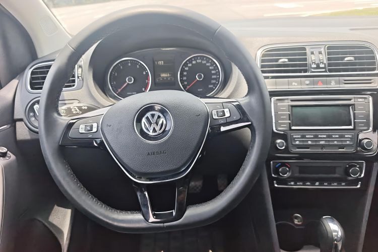 Volkswagen Polo 2015 #13 Volkswagen Polo 2015 car image #13