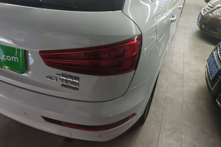 Audi Q3 2017 car image #8