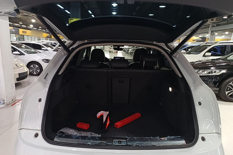 Audi Q3 2016 car image #19
