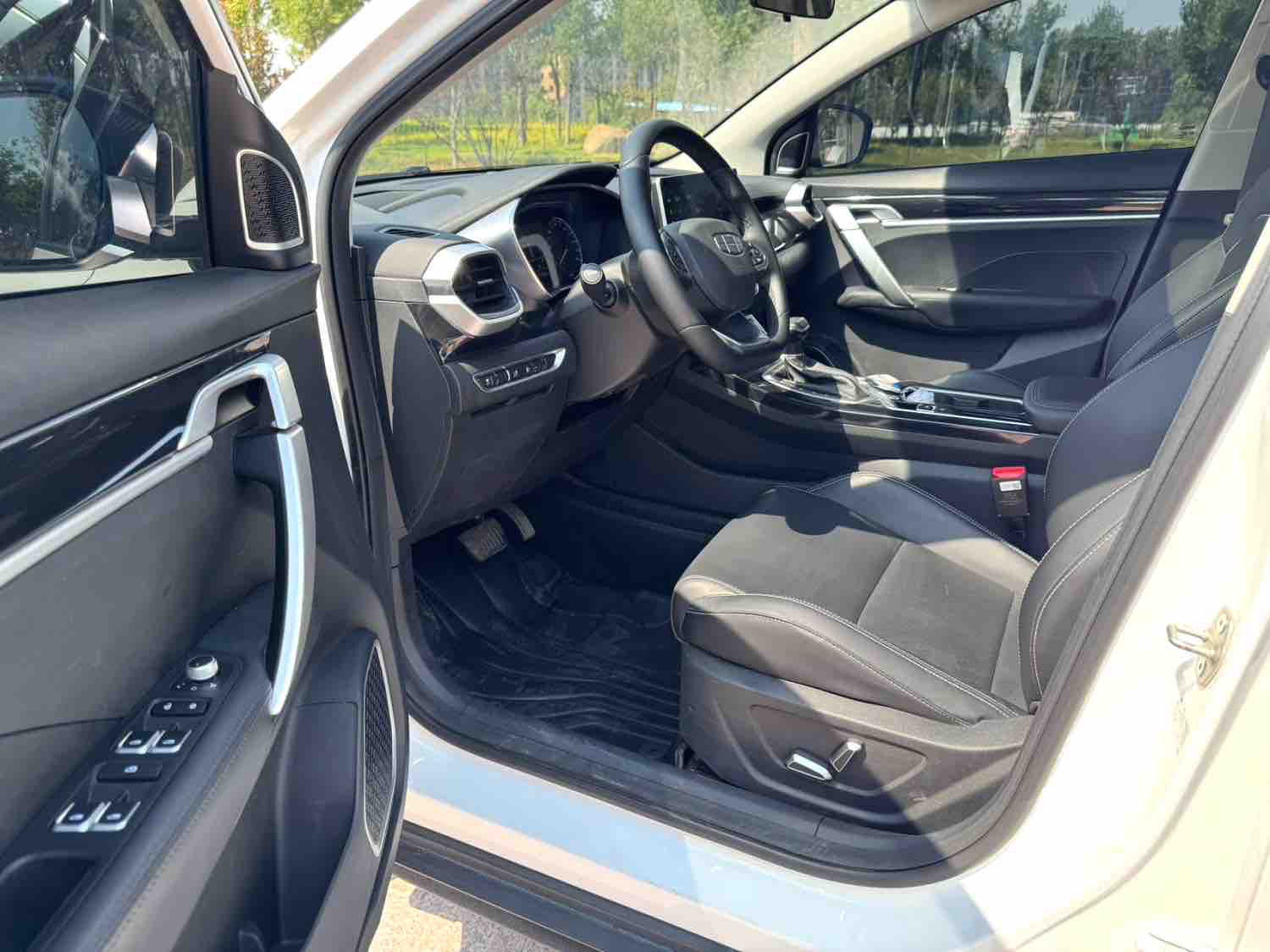 GEELY Coolray 2025 #8 GEELY Coolray 2025 car image #8