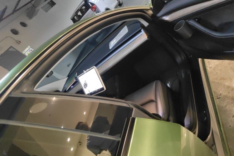 Tesla Model 3 2021 car image #24