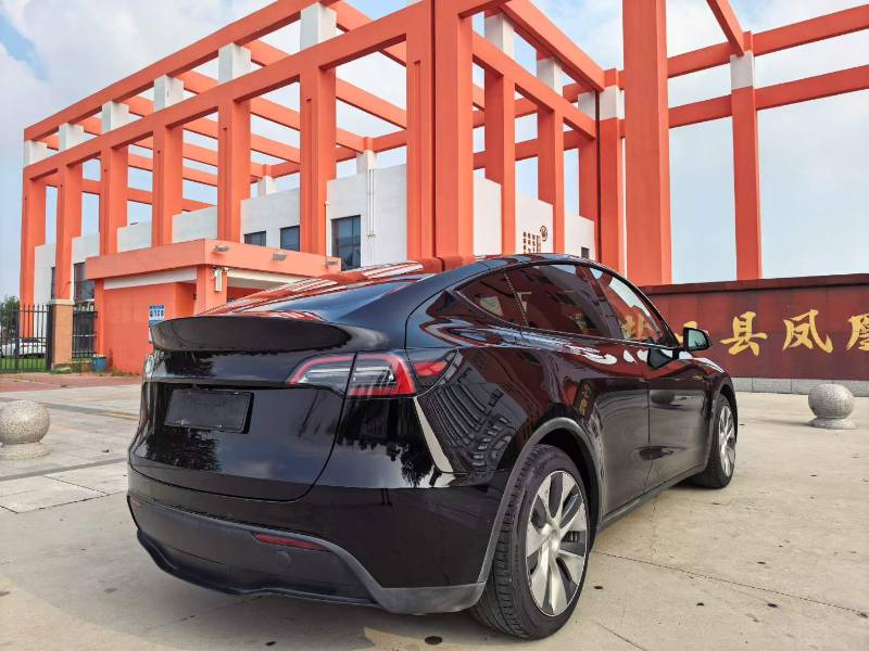 Tesla Model Y 2023 #4 Tesla Model Y 2023 صورة سيارة #4