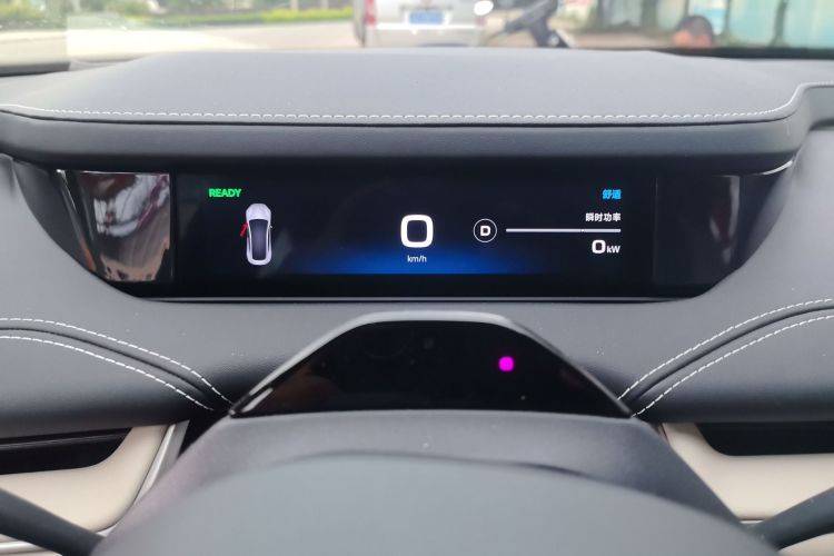 MI SU7 2025 immagine di auto #16
