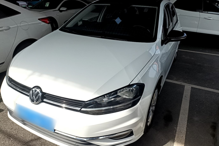 Volkswagen Golf 2018 car image #2