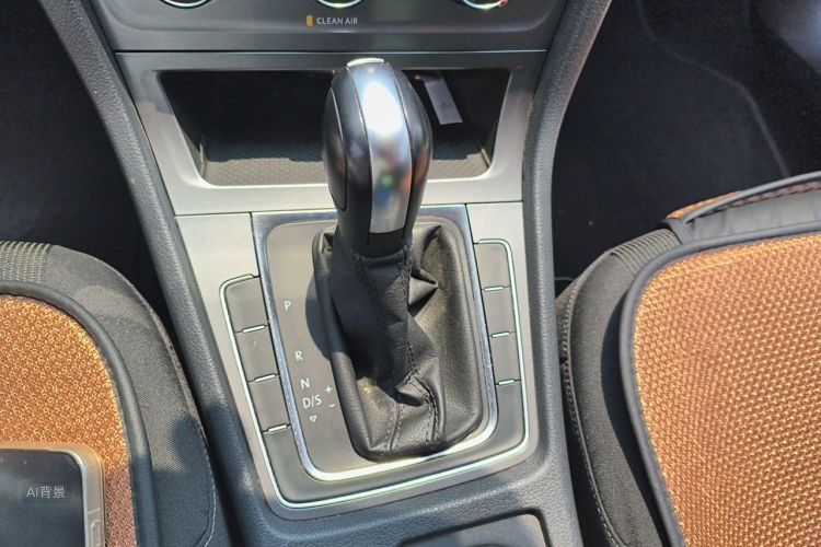 Volkswagen Golf 2017 car image #16
