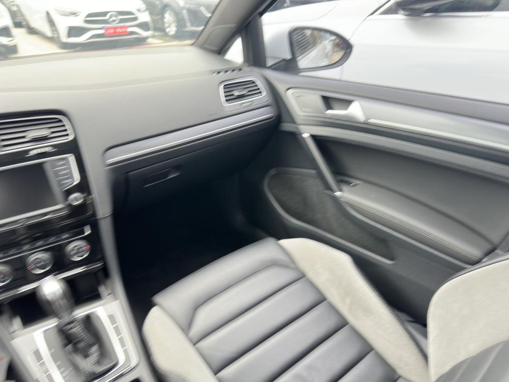 Volkswagen Golf 2017 car image #8