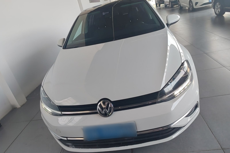 Volkswagen Golf 2018 car image #3