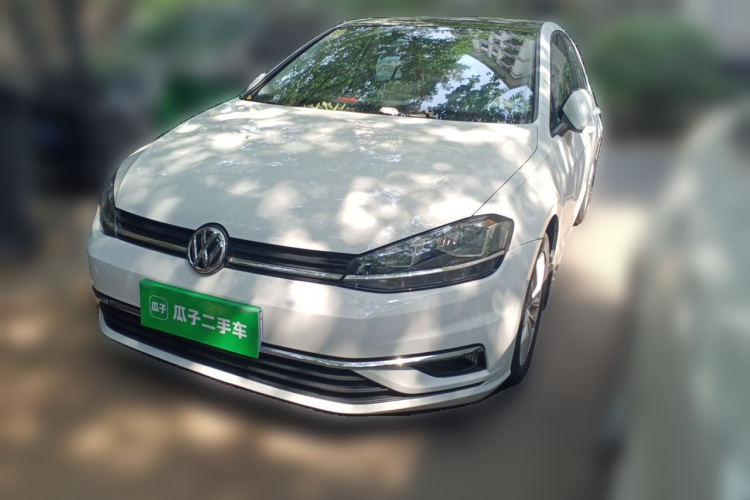 Volkswagen Golf 2018 car image #2