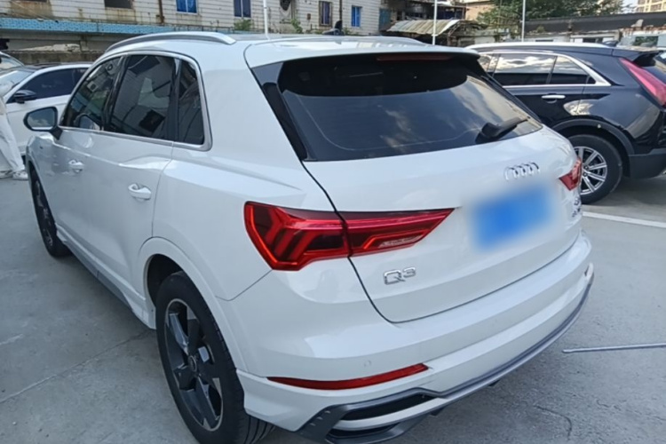Audi Q3 2023 car image #5