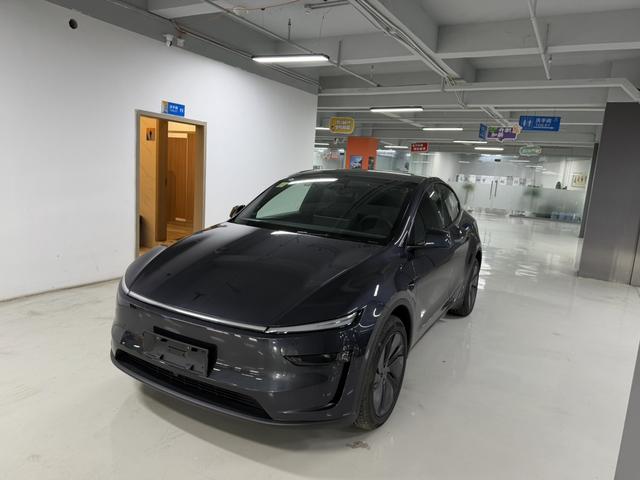 Tesla Model Y 2026 #11 Tesla Model Y 2026 car image #11